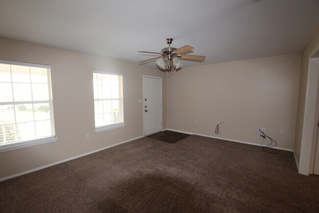 Foto del edificio - Spacious 3 Bedroom in Whitehouse!