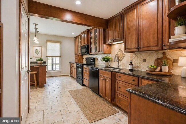 Foto del edificio - 9929 Hemlock Woods Ln