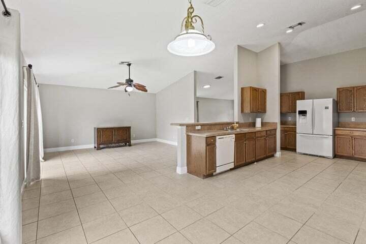 Foto del edificio - 2134 SW Savage Blvd