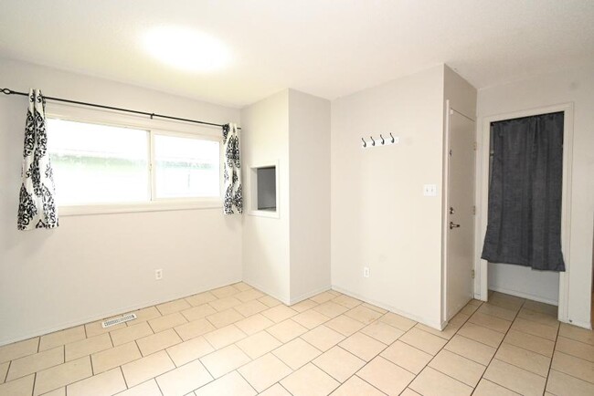 Building Photo - 3 bedroom in Prince George BC V2L 2L9