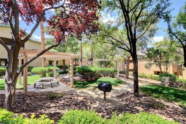 Foto del edificio - 8729 Red Brook Dr