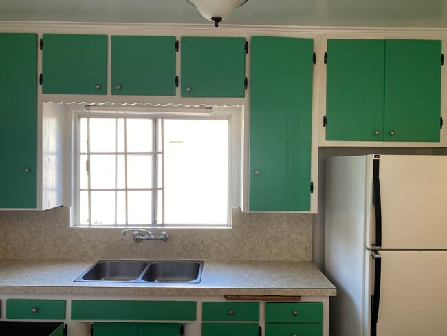 Kitchen - 5901 Vale Way