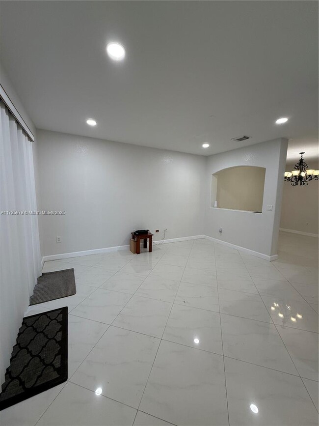 Foto del edificio - 8191 NW 107th Ct