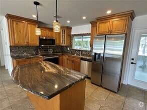 Building Photo - 4830 SW 41st Ave