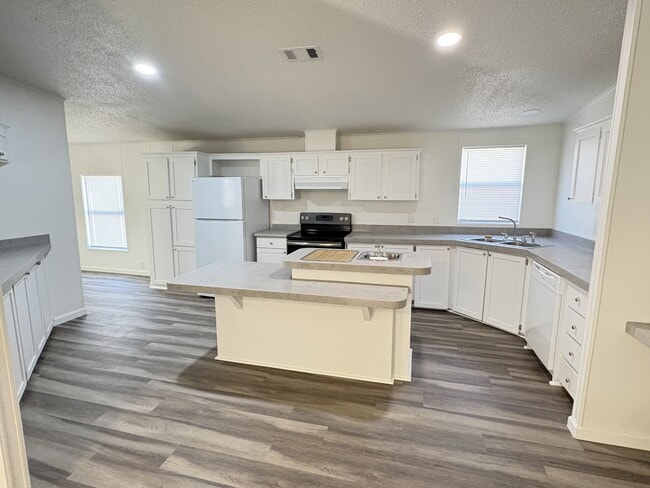 Building Photo - 242 7th Way