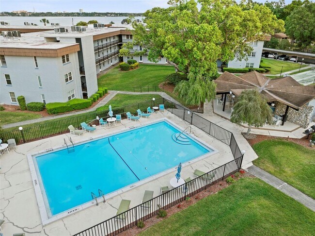 Foto del edificio - 333 Lake Howard Dr NW