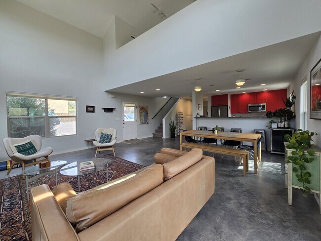 Foto del edificio - 2180 W Alameda St