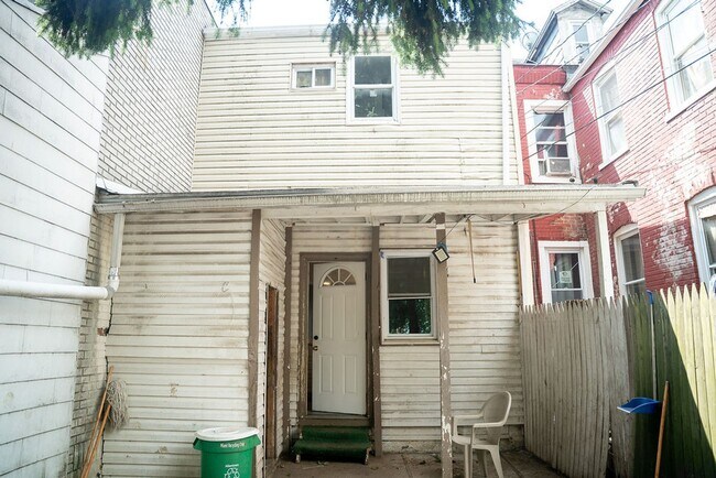 Building Photo - Spacious 3-Bedroom Home with Brand-New Appliances – Available Now in Allentown!