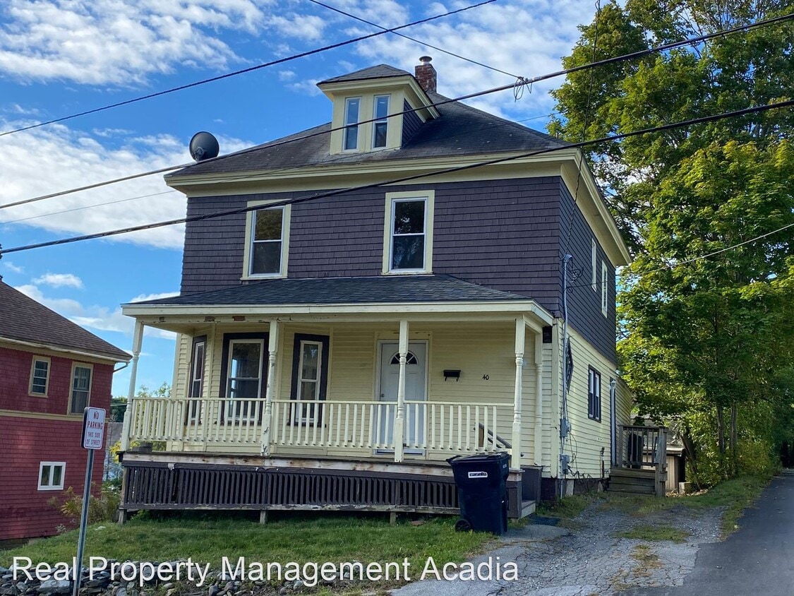 40 Dillingham St, Bangor, ME 04401 House Rental in Bangor, ME