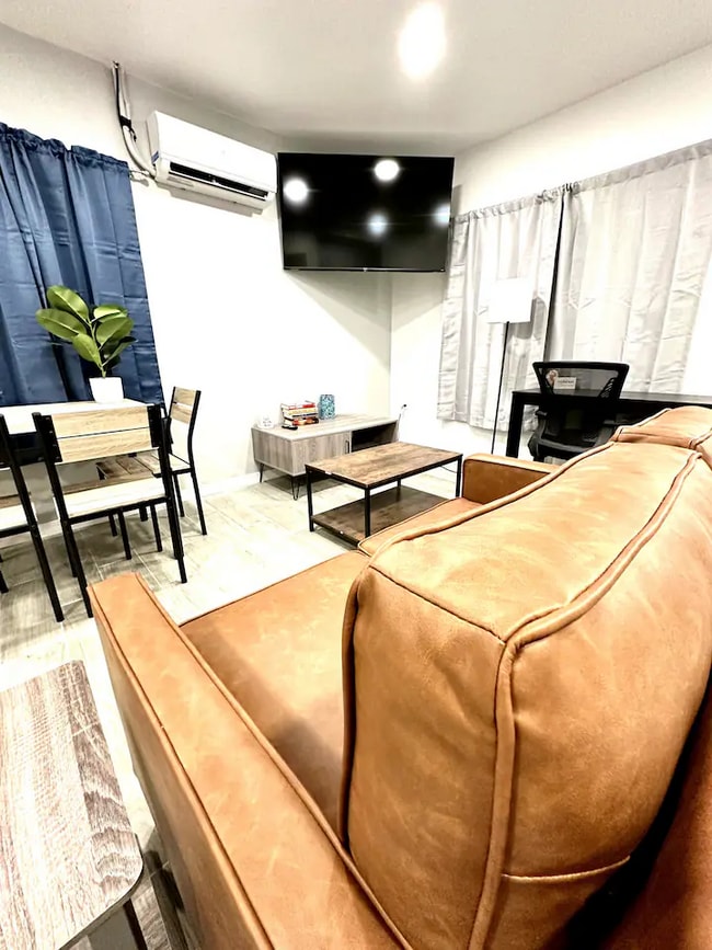 Building Photo - 3025 E Missouri Ave