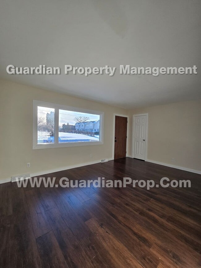 Building Photo - duplex unit available now! LVP flooring throughout, independent living areas each W/ full kitchen...