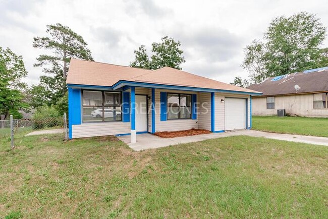 Foto del edificio - 150 Raintree Ln