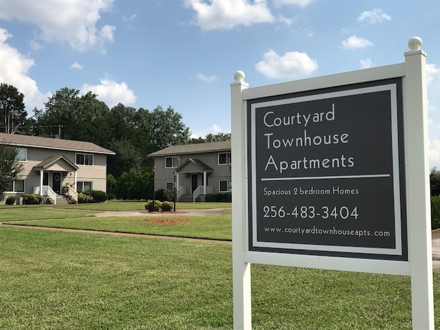 Primary Photo - Courtyard Townhouse Apartments