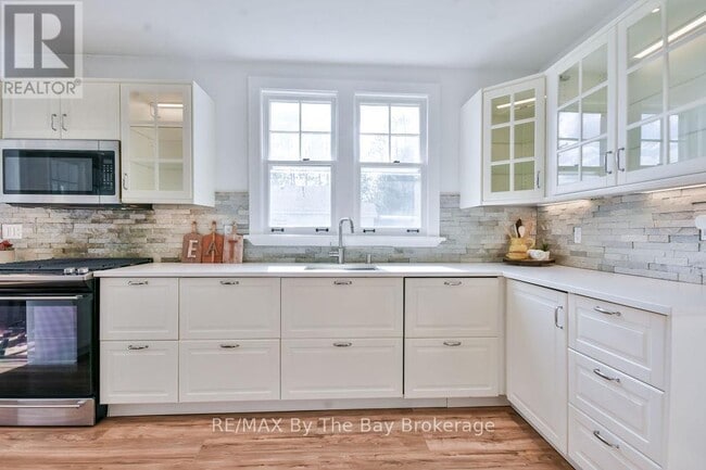 Building Photo - 1067 Mosley St