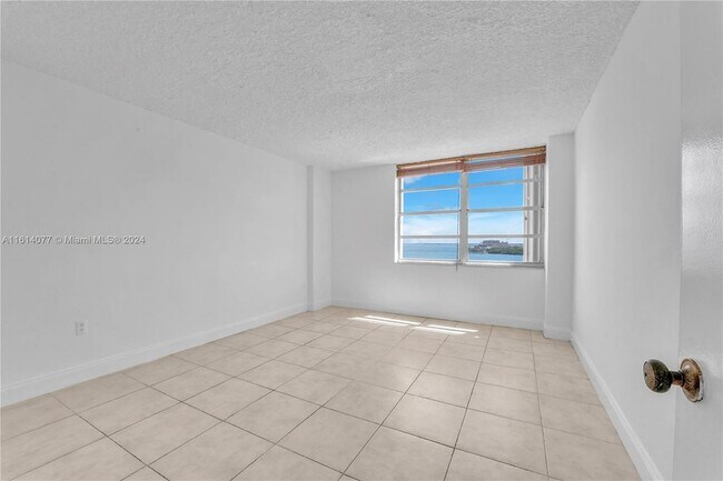 Foto del edificio - 150 SE 25th Rd