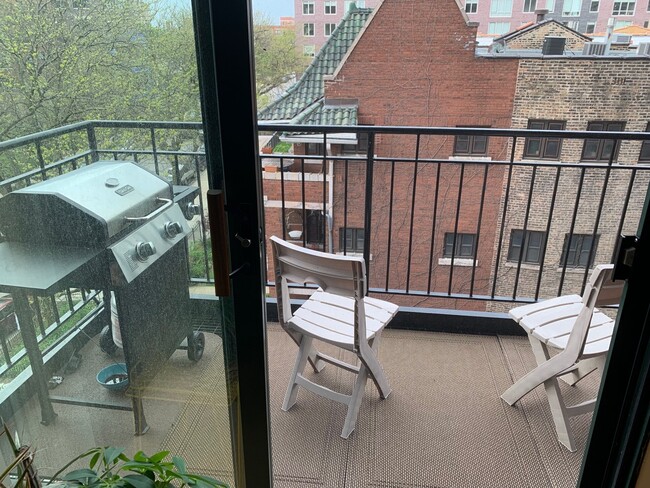 Photo - 3900 N Pine Grove Ave Apartment