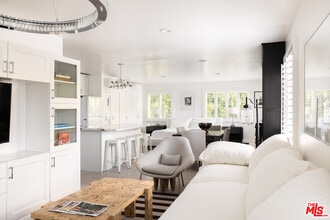 Building Photo - 9809 Beeson Dr