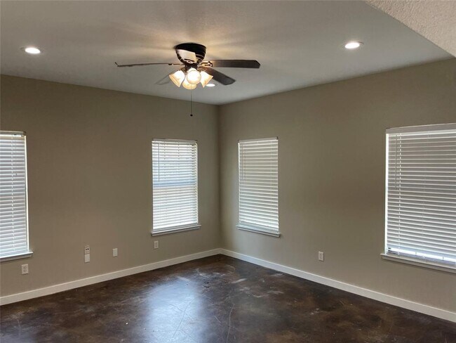 Building Photo - 3129 Molly Dr