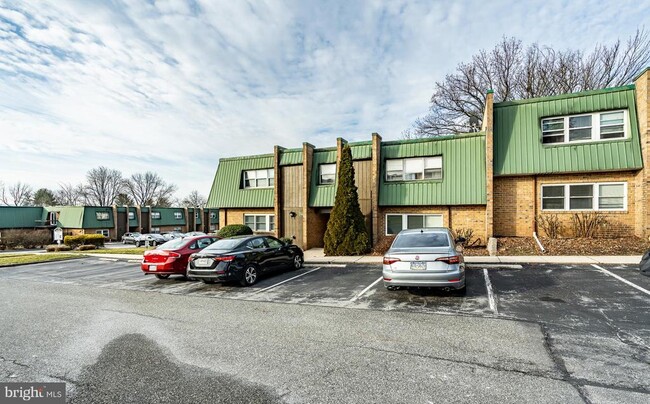 Building Photo - 123 Meadowview Ln