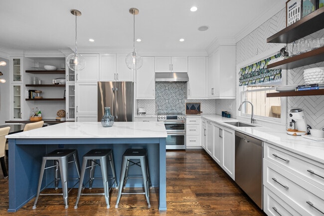 Foto del edificio - 644 Irwin St NE