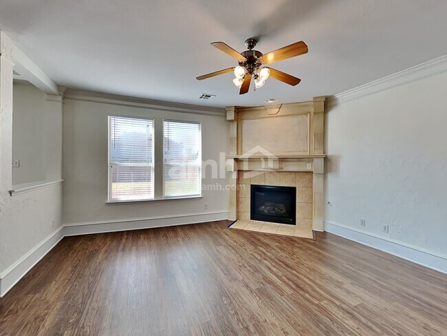 Foto del edificio - 514 Golden Bell Drive