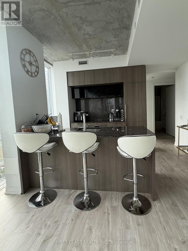 Building Photo - 88 Blue Jays Way