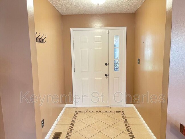 Building Photo - 1879 Willow Oak Dr