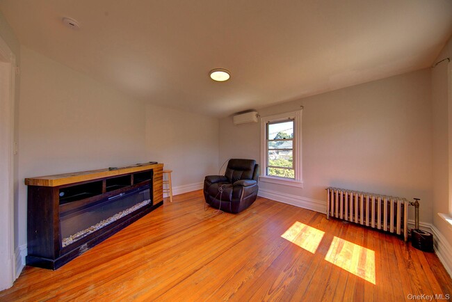 Building Photo - 1250 Woodfield Rd