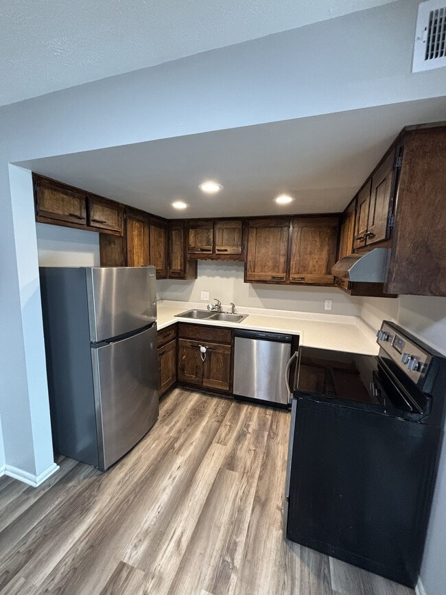 Building Photo - 307 Elmead Ct