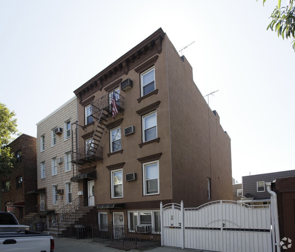 Primary Photo - 32 Skillman Ave