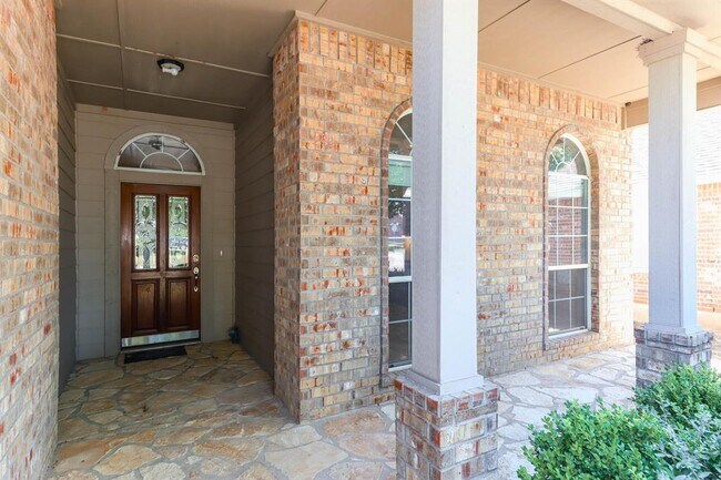 Building Photo - 1920 Golden Arrow Ave