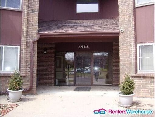 Foto del edificio - Fully Remodeled Eagan 2 BED 2 BATH Condo; Stainless Appliances!