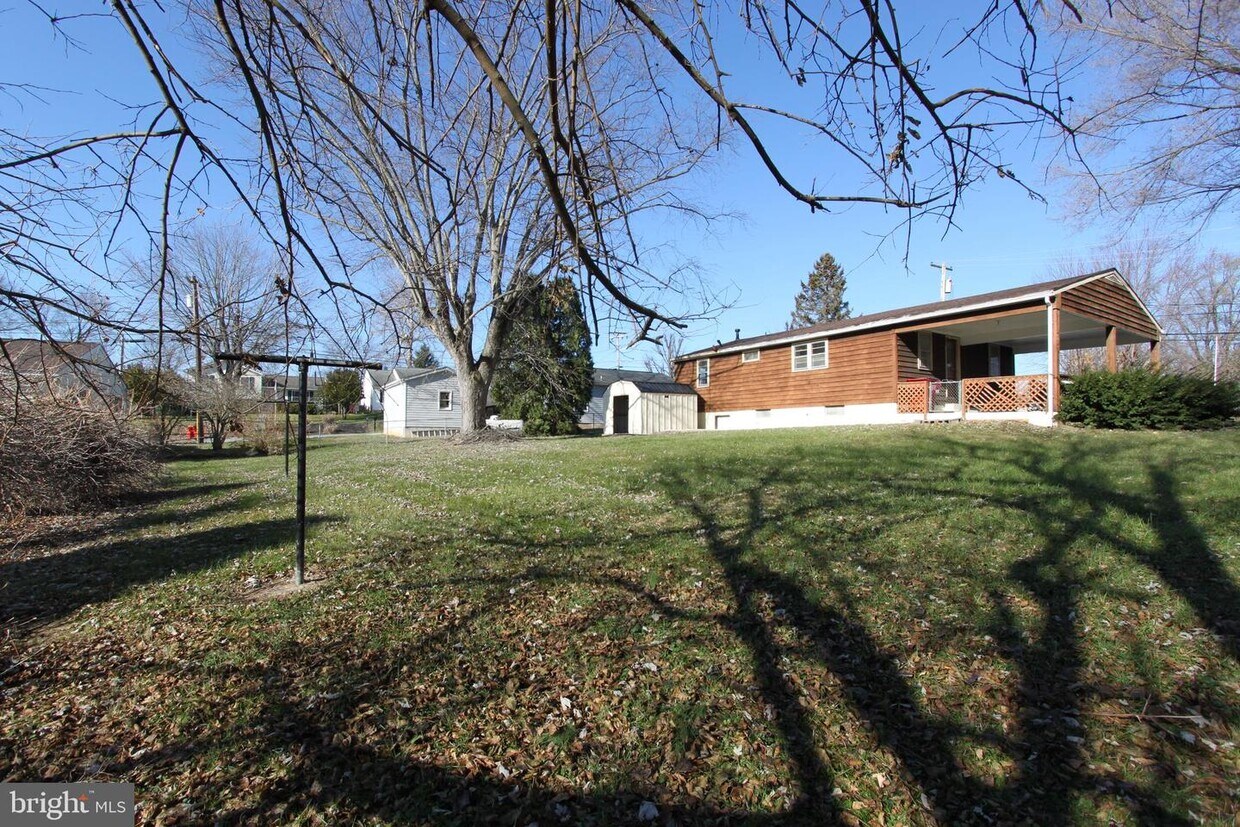 Primary Photo - 201 Cranes Ln