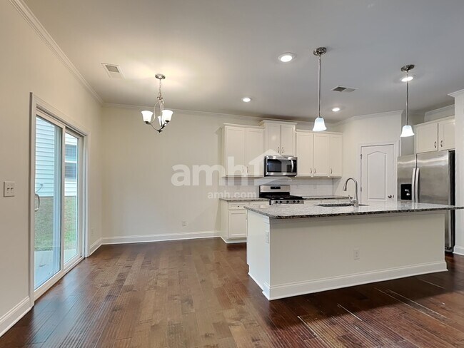 Foto del edificio - 521 McMillan Ln