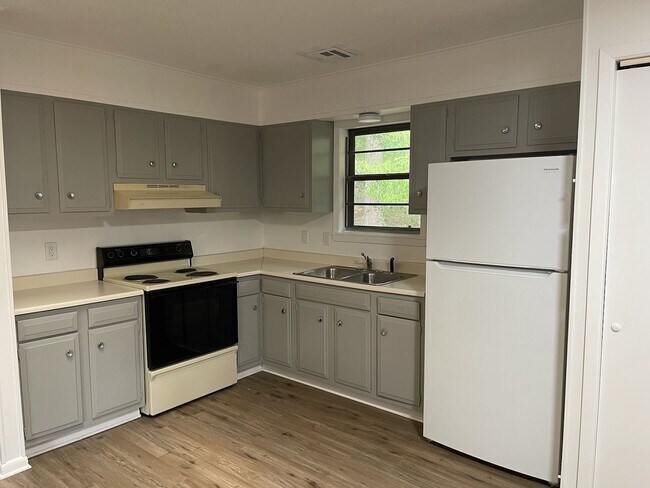 Foto del edificio - Cutie and move-in ready