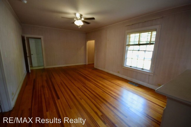 Building Photo - 4 br, 2 bath House - 304 E Colorado Ave