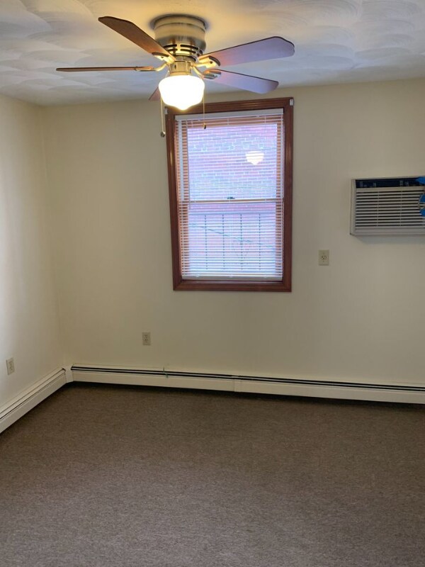 28 Clay St Unit 4, Central Falls, RI 02863 Room for Rent in Central
