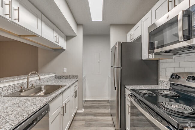 Maratón 1BR, 1BA - 750SF - Trinity Lakes