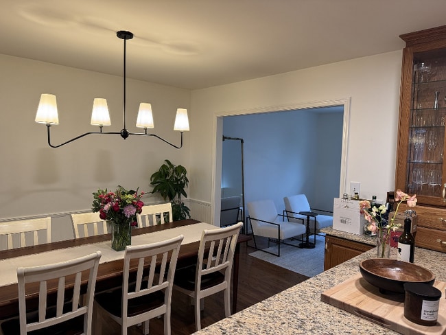 Building Photo - 702 Newport Cir