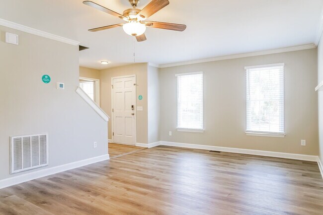 Building Photo - 983 St Catherines Dr