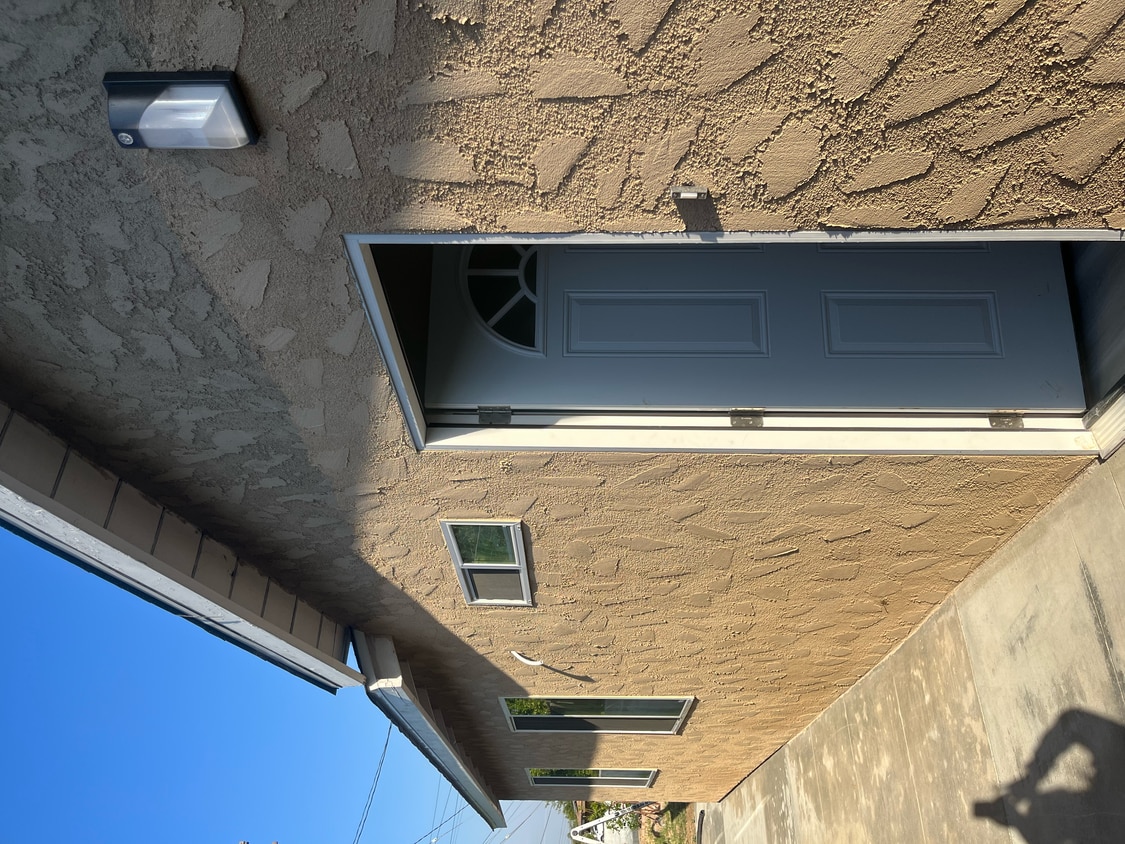 Primary Photo - 1117 N Sycamore Ave