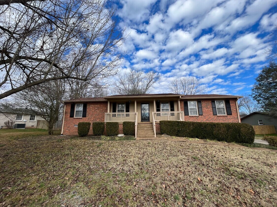 Charming 3BR/2BA Home: New Flooring, Spaci... - Charming 3BR/2BA Home: New Flooring, Spaci...