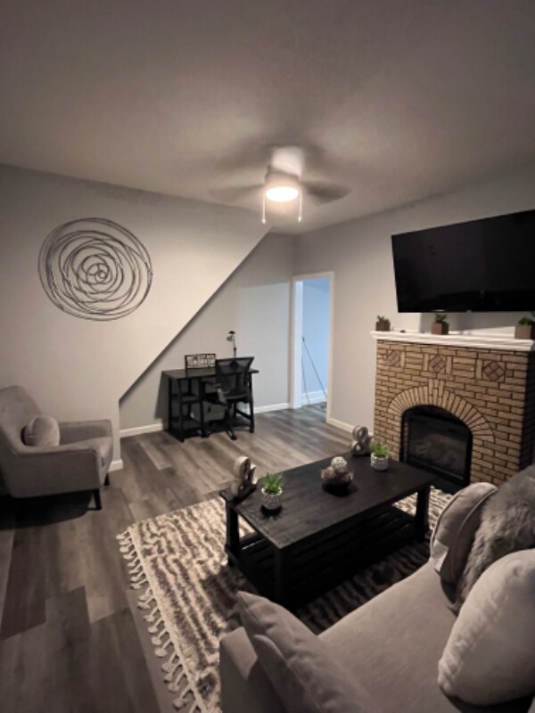 Foto principal - 5235 Woodland Ave