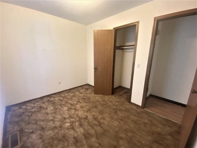 Building Photo - LEASING