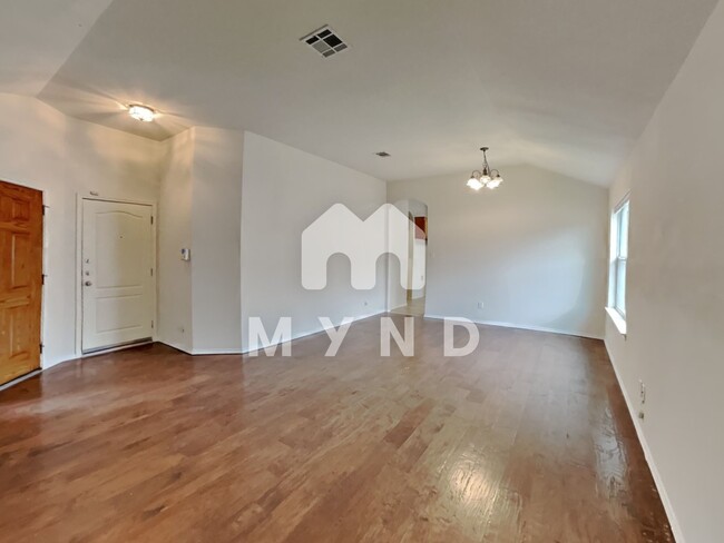 Building Photo - 124 Maplewood N