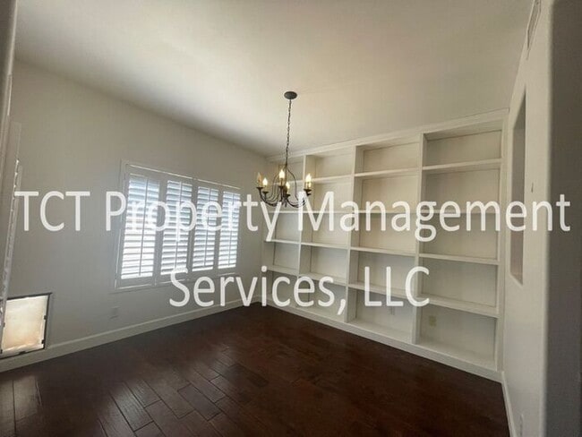 Building Photo - Updated Dual Primary Suite in Great Location!