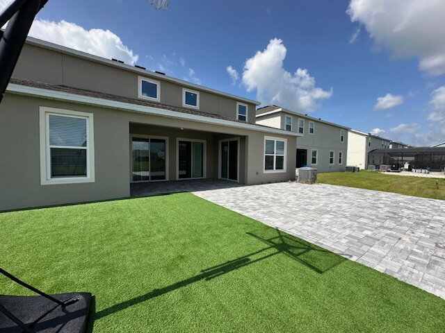 Building Photo - "Spacious Elegance in St. Cloud: 5-Bedroom Retreat with 3.5 Baths!"