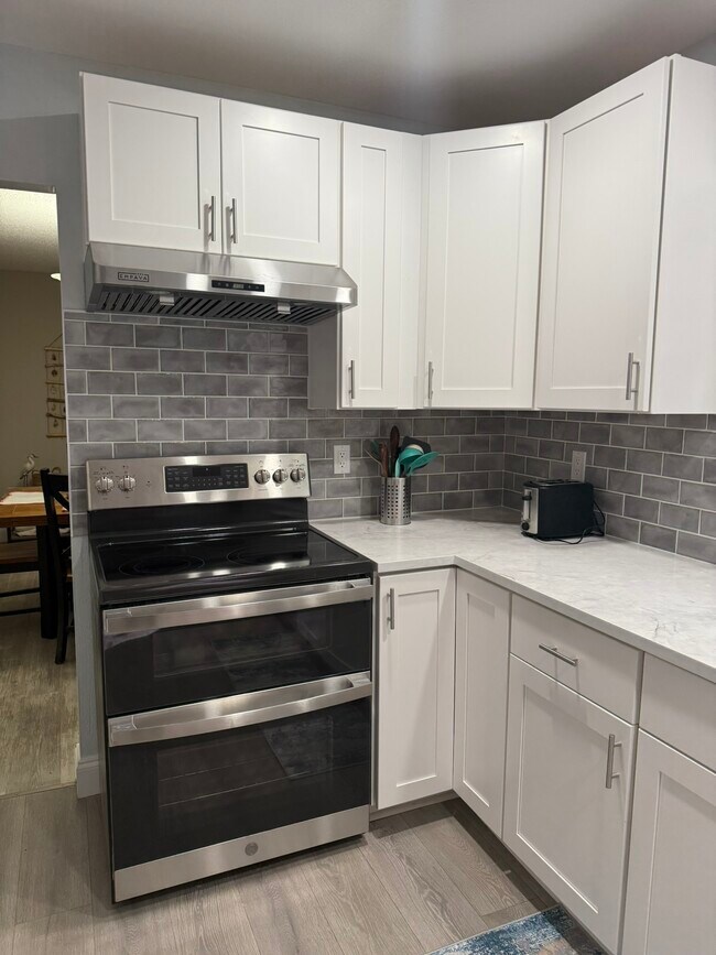 Building Photo - 154 SE Selva Ct