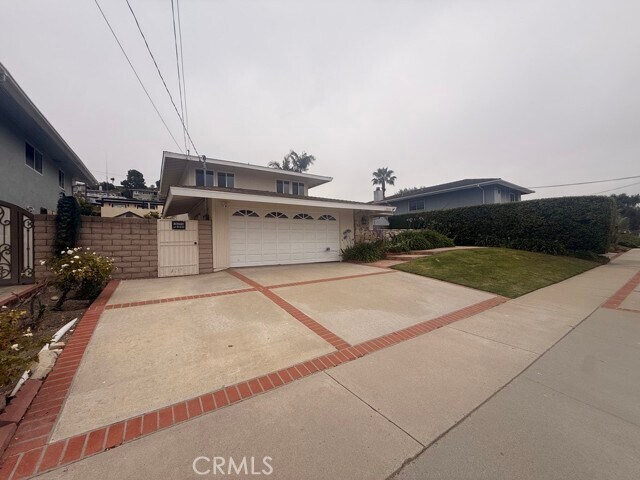 Building Photo - 28058 Braidwood Dr