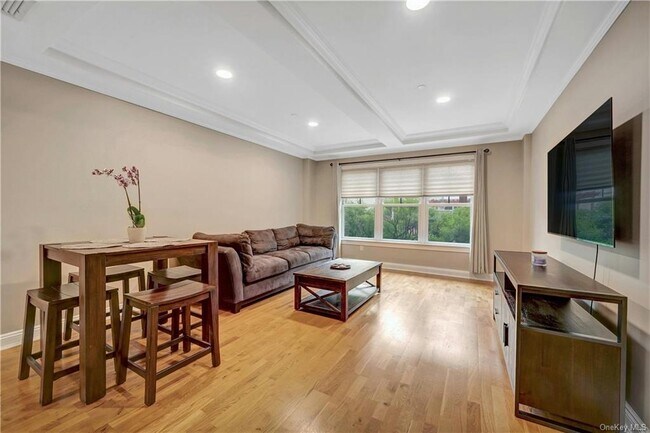 Foto del edificio - 225 Stanley Ave